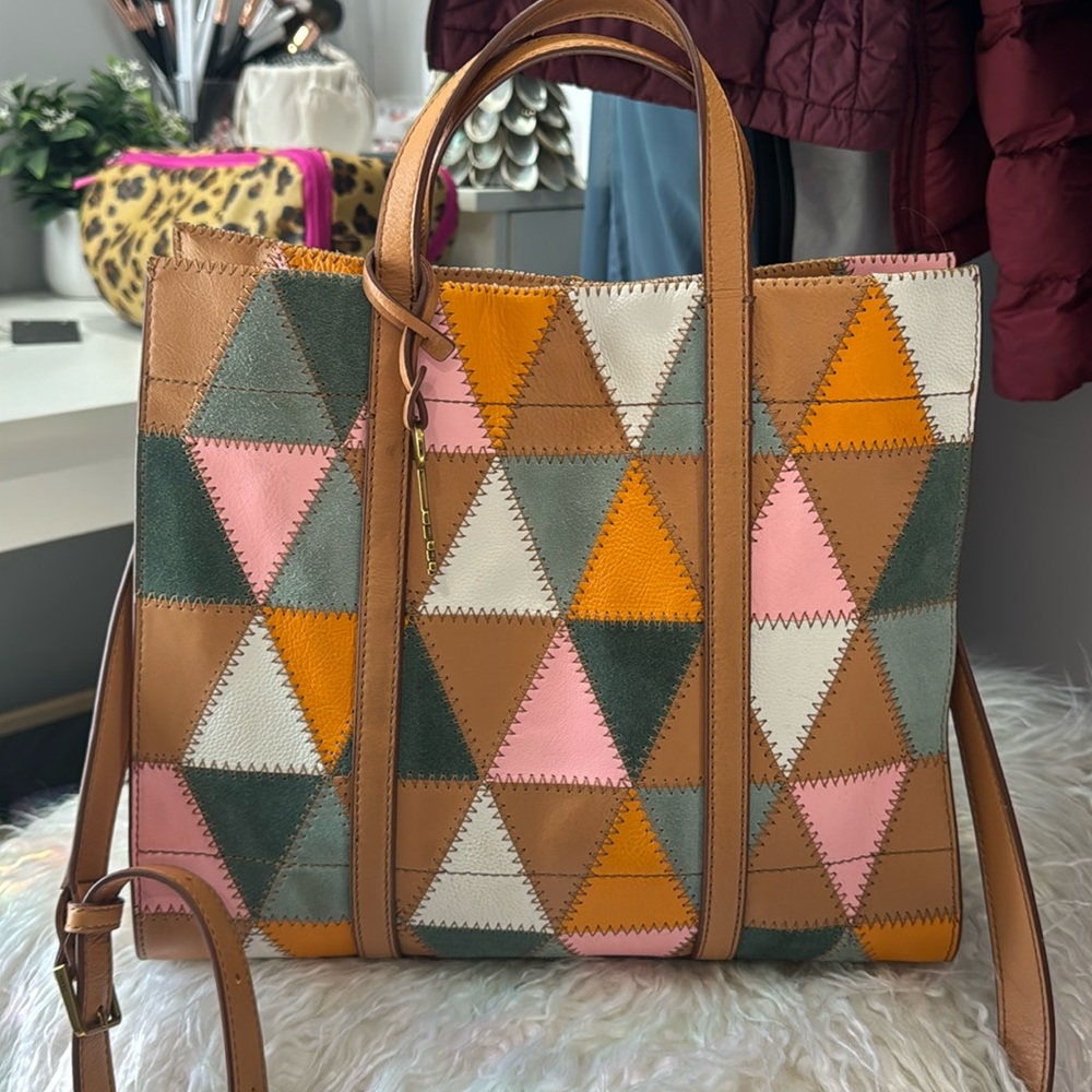 Fossil Aztec print purse. Long strap and handles.